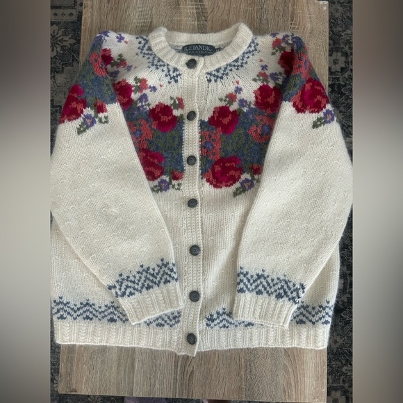 icelandic Sweaters - ICELANDIC VTG white & multicolored lambs wool floral cabincore fairy cardigan